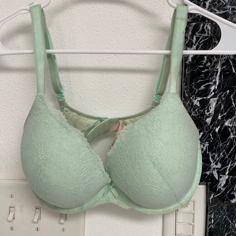 VS 34DD sea foam green bra